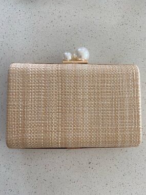 Francesca's Collections Pearl-Top Straw Box Clutch in Beige